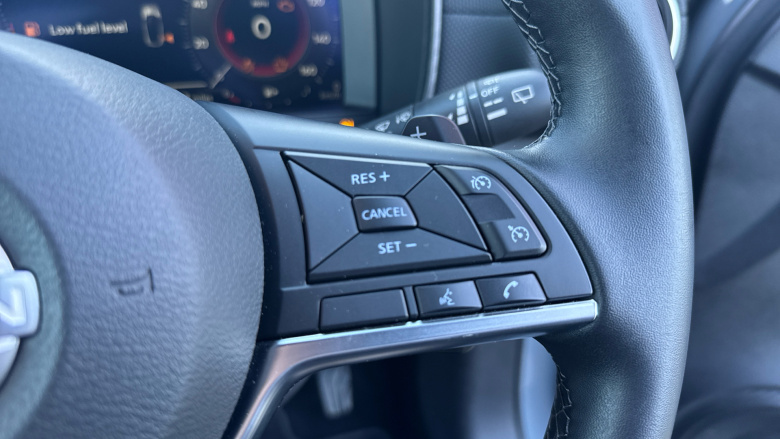 Nissan Juke 1.0 DiG-T N-Connecta 5dr DCT Petrol Hatchback